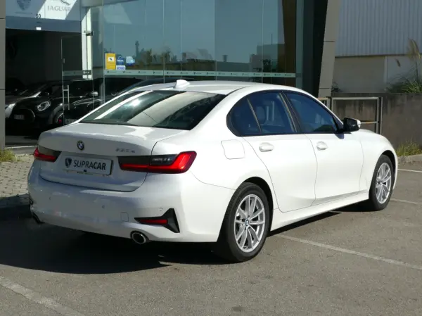 BMW 330 e iPerformance Advantage 4