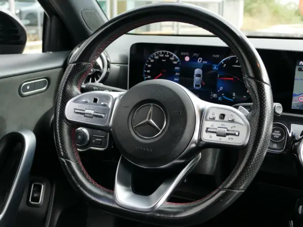 Mercedes-Benz A 180 Limousine d AMG Line Aut. 35