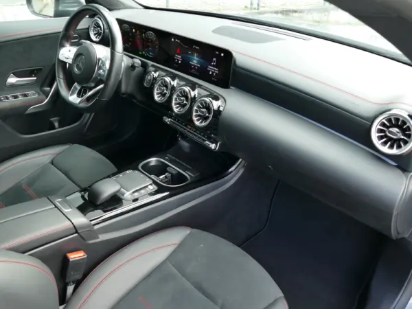 Mercedes-Benz CLA 250 e Shooting Brake AMG Line 25