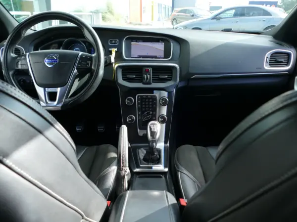 Volvo V40 1.6 D2 R-Design 33