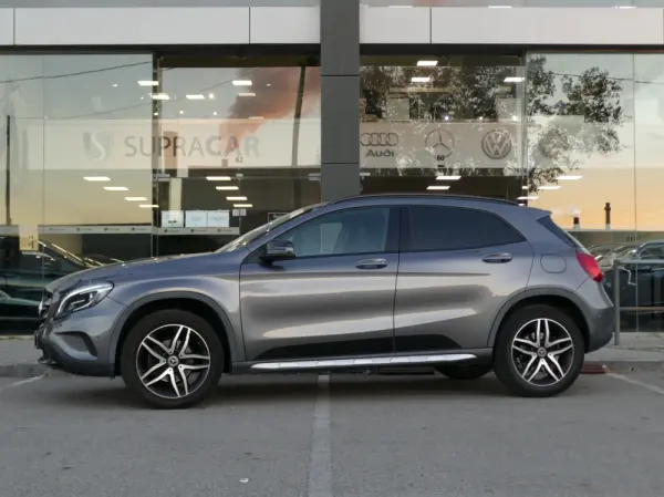 Mercedes-Benz GLA 220 d Urban 18
