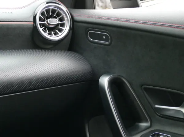 Mercedes-Benz CLA 250 e AMG Line 32