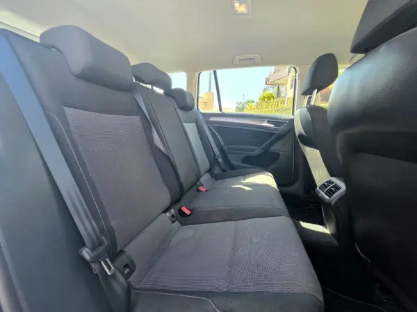 Volkswagen Golf 1.6 TDi Confortline 13