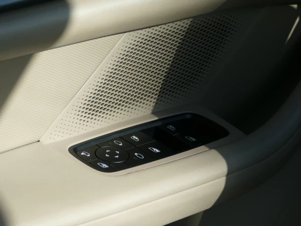 Porsche Taycan Sport Turismo 4S 38