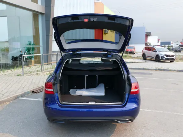 Mercedes-Benz C 300 h Avantgarde+ 13