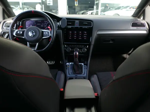 Volkswagen Golf 2.0 TSI GTi TCR DSG 39