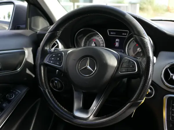 Mercedes-Benz GLA 180 d Urban Aut. 33