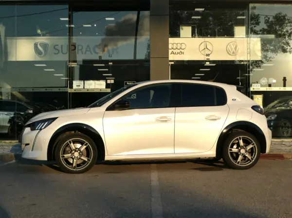 Peugeot e-208 50 kWh GT 16