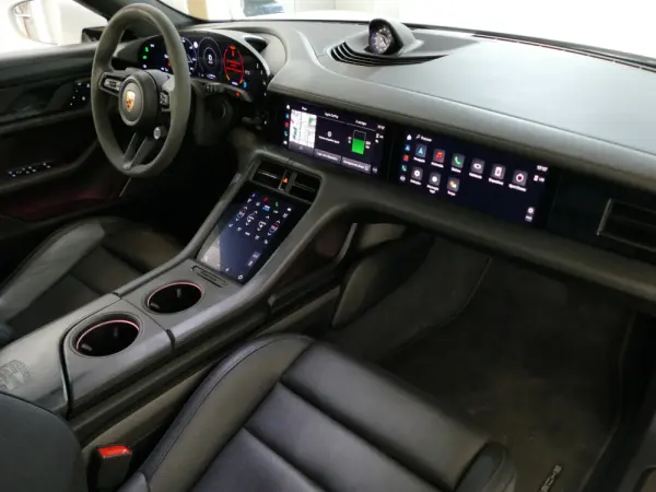 Porsche Taycan Turbo S 29