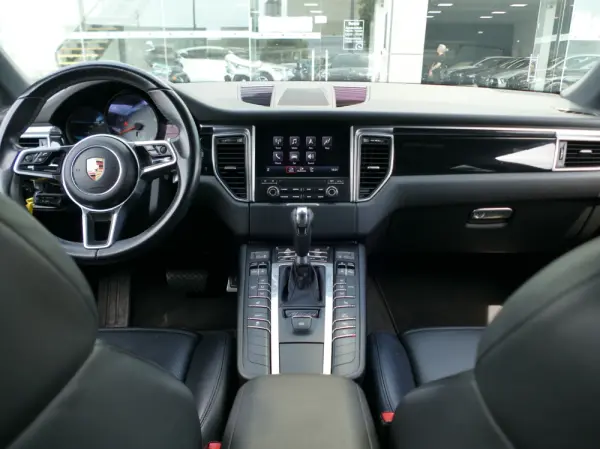 Porsche Macan S 42