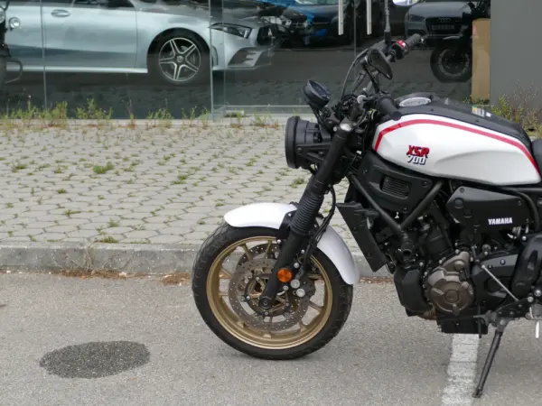 Yamaha XSR 700 Tribute 21