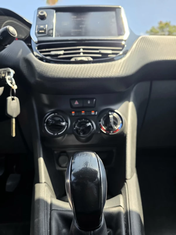Peugeot 208 1.6 BlueHDi Style 10