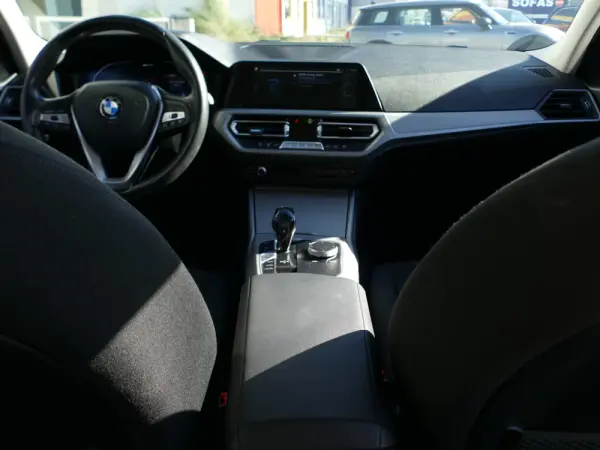 BMW 330 e iPerformance Advantage 36