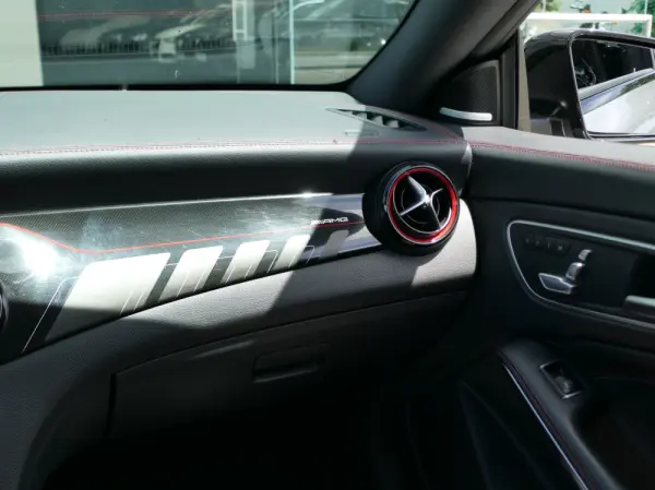 Mercedes-Benz CLA 45 AMG Shooting Brake 4-Matic 42