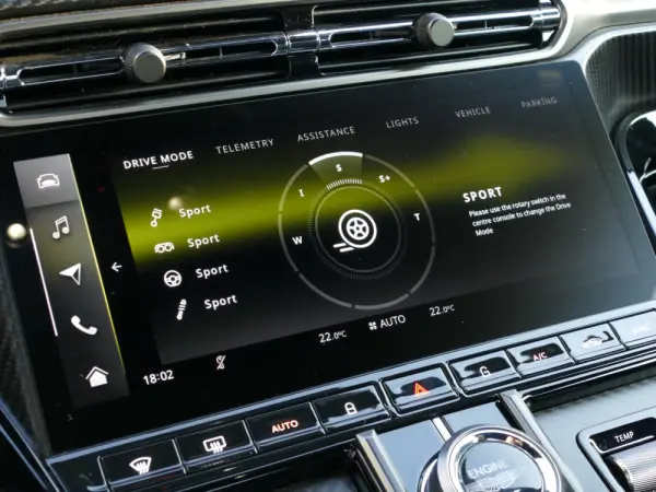 Aston Martin Vantage Coupe V8 34