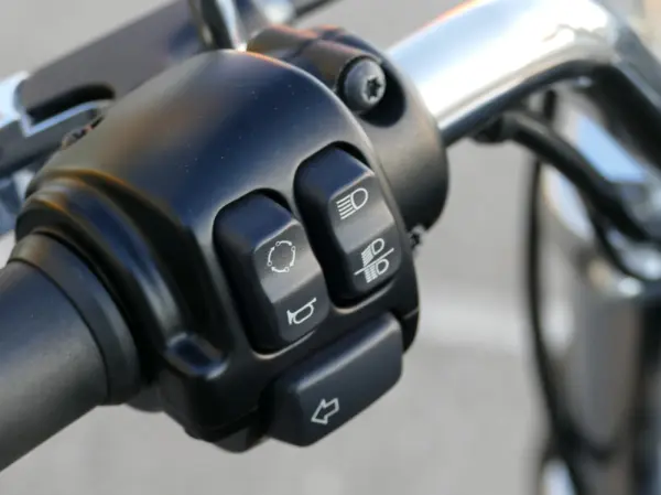 Harley-Davidson 883 L SUPERLOW 21