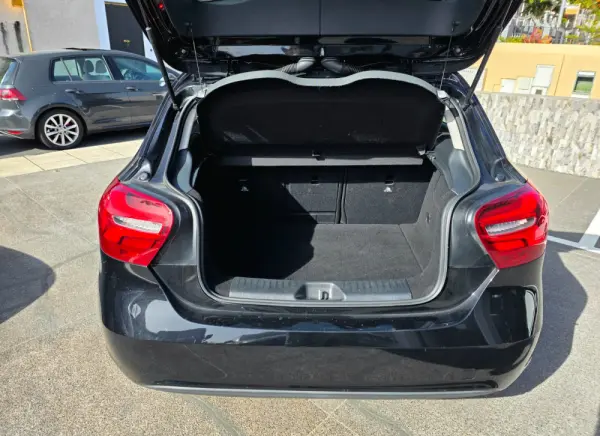 Mercedes-Benz A 180 d Urban 8