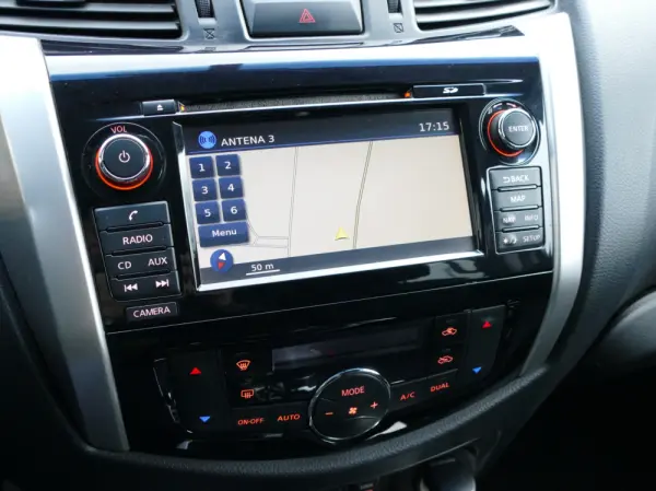 Nissan Navara 2.3 dCi CD 4WD N-Connecta Navi+Barras 20