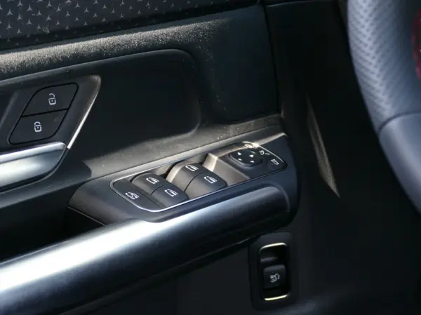 Mercedes-Benz EQA 250+ AMG Line 37