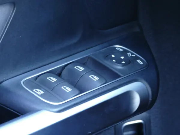 Mercedes-Benz EQB 300 4Matic 39