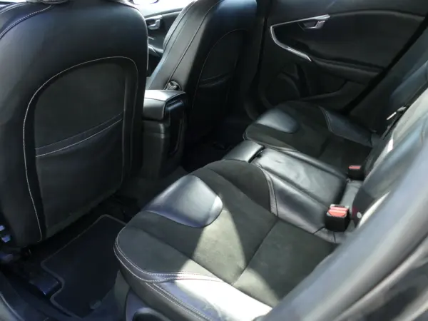 Volvo V40 1.6 D2 R-Design 28