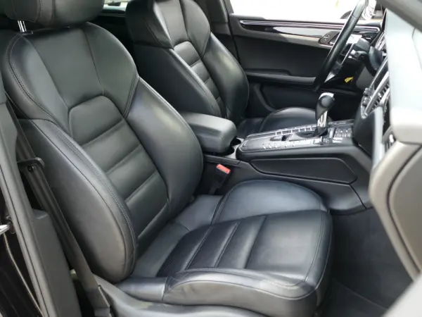 Porsche Macan S 32
