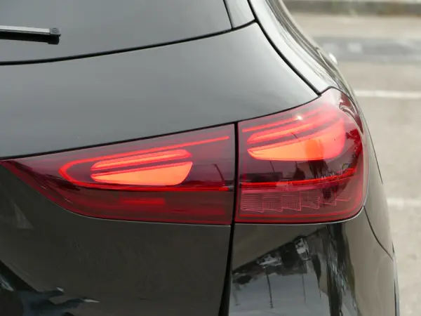 Mercedes-Benz GLA 250 e AMG Line 12