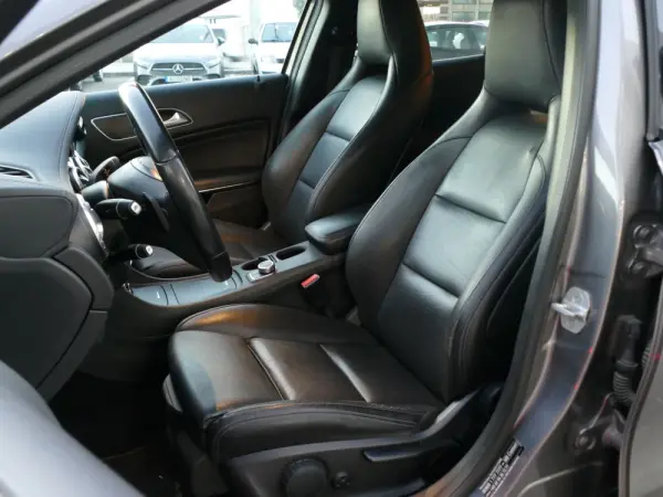 Mercedes-Benz GLA 220 d Urban 26