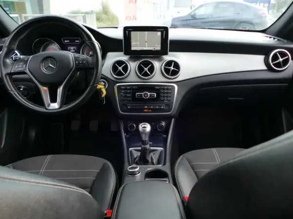 Mercedes-Benz GLA 180 CDi Urban 32