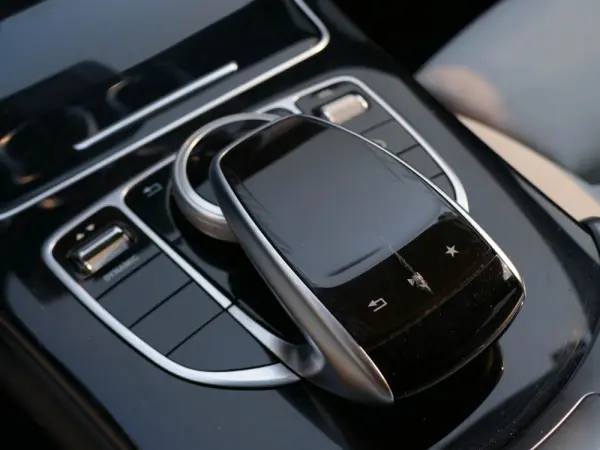 Mercedes-Benz C 300 h Avantgarde+ 23