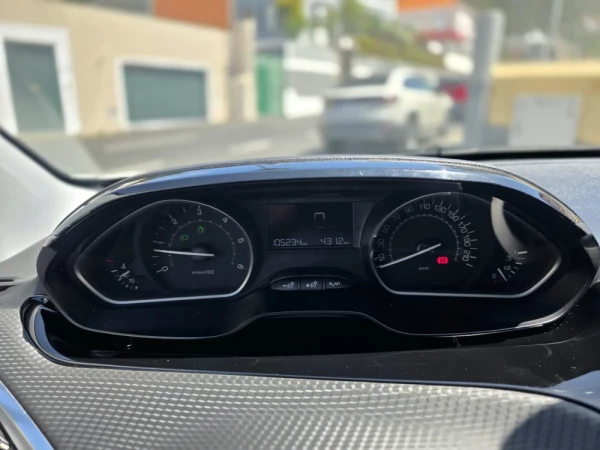 Peugeot 208 1.6 BlueHDi Style 9