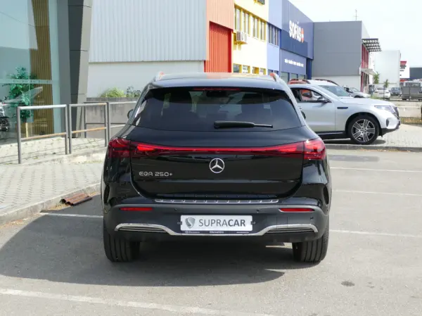 Mercedes-Benz EQA 250+ AMG Line 5