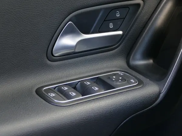 Mercedes-Benz A 250 Limousine e Style Plus 32