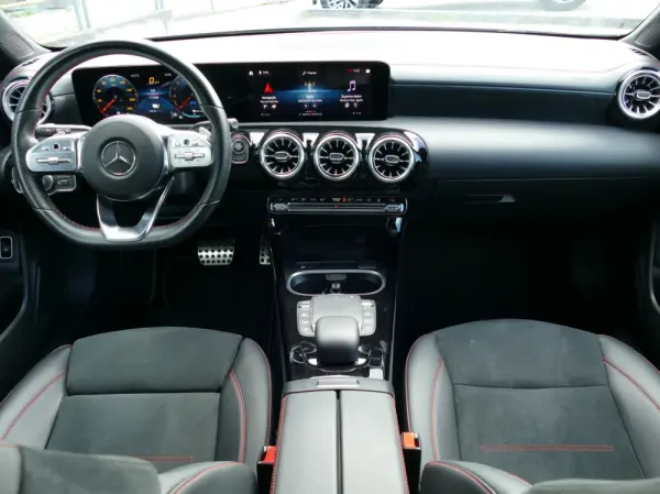 Mercedes-Benz CLA 250 e Shooting Brake AMG Line 35