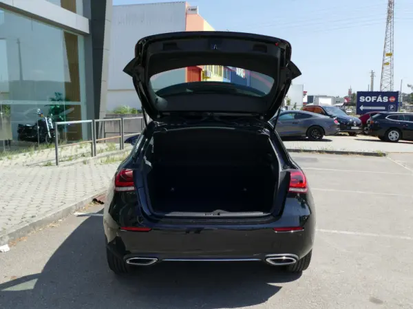 Mercedes-Benz A 250 e Progressive 12
