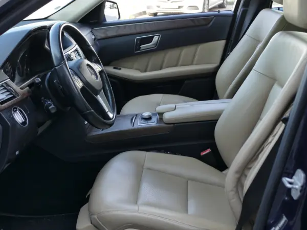 Mercedes-Benz E 220 CDi Avantgarde BE Auto. 27