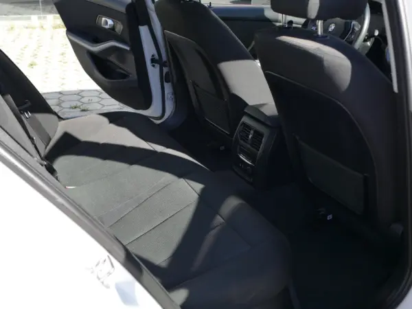 BMW 330 e iPerformance Advantage 31