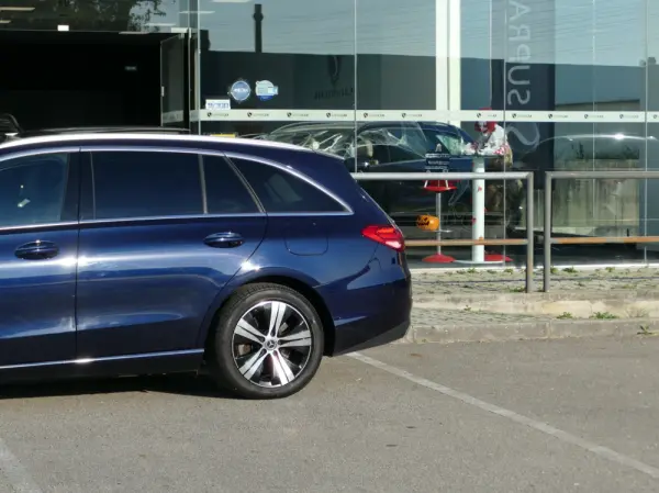 Mercedes-Benz C 300 e Avantgarde 18