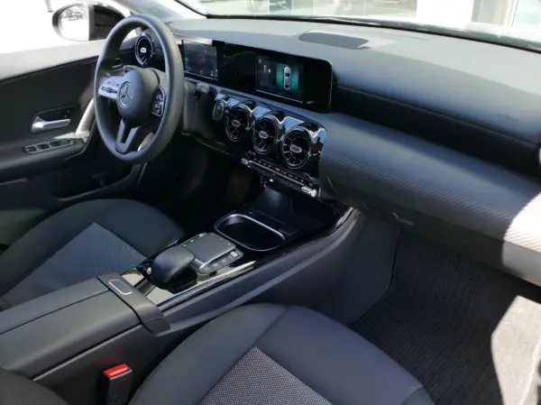 Mercedes-Benz A 250 Limousine e Style Plus 27