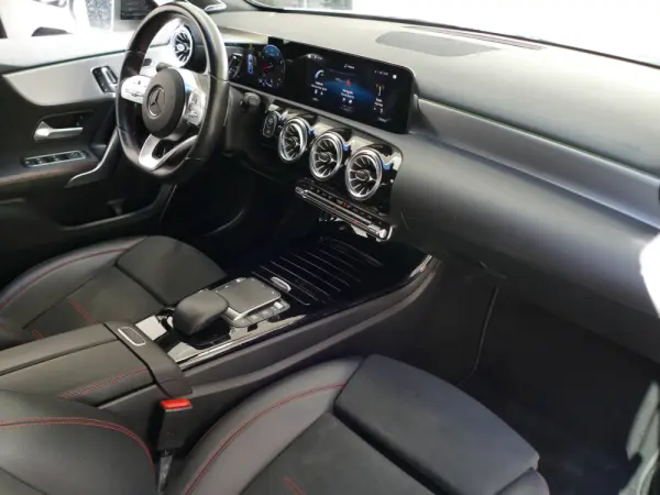 Mercedes-Benz A 200 Limousine AMG Line Aut. 28