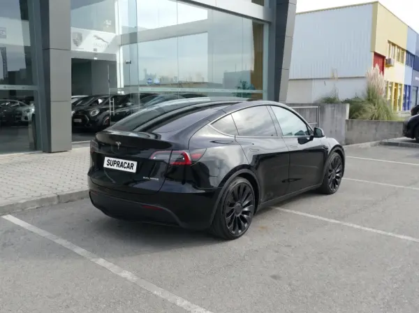 Tesla Model Y Performance Dual Motor AWD 2
