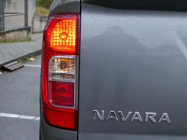 Nissan Navara 2.3 dCi CD 4WD N-Connecta Navi+Barras 12