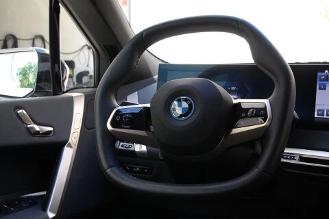 BMW iX xDrive 40 11