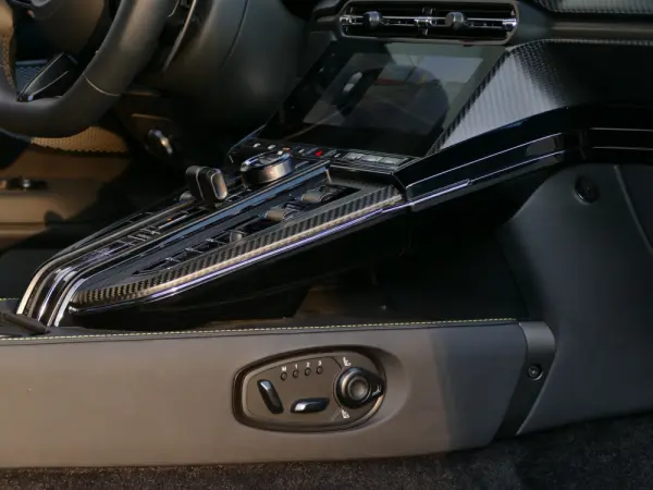 Aston Martin Vantage Coupe V8 48