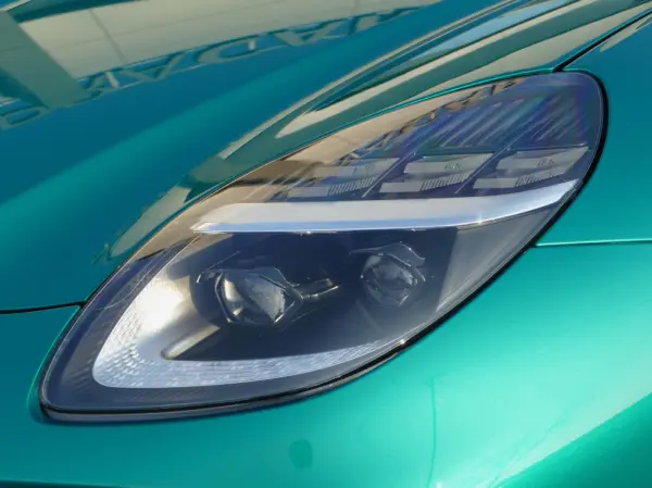 Aston Martin Vantage Coupe V8 12