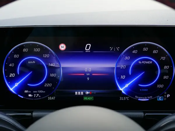 Mercedes-Benz EQA 250+ AMG Line 20