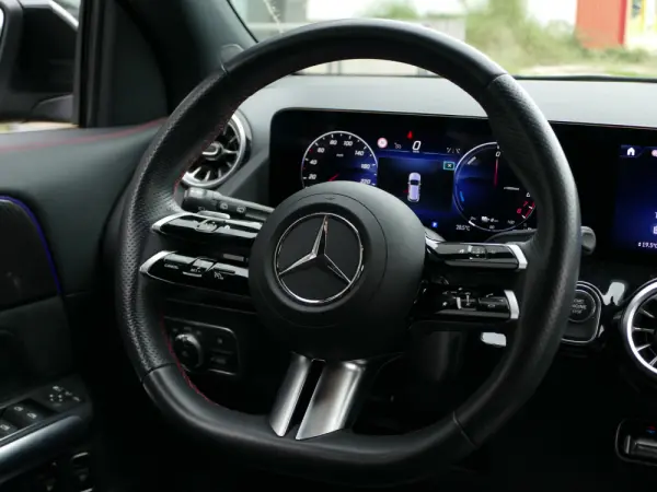 Mercedes-Benz GLA 250 e AMG Line 37