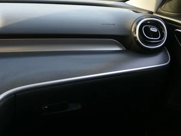 Mercedes-Benz C 300 e Avantgarde 38