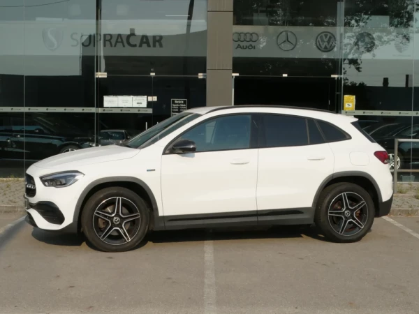 Mercedes-Benz GLA 250 e AMG Line 9