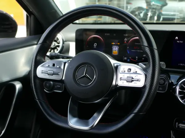 Mercedes-Benz A 180 d AMG Line Aut. 37